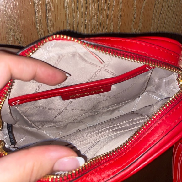 Michael Kors leather crossbody/belt bag. - Picture 2 of 4